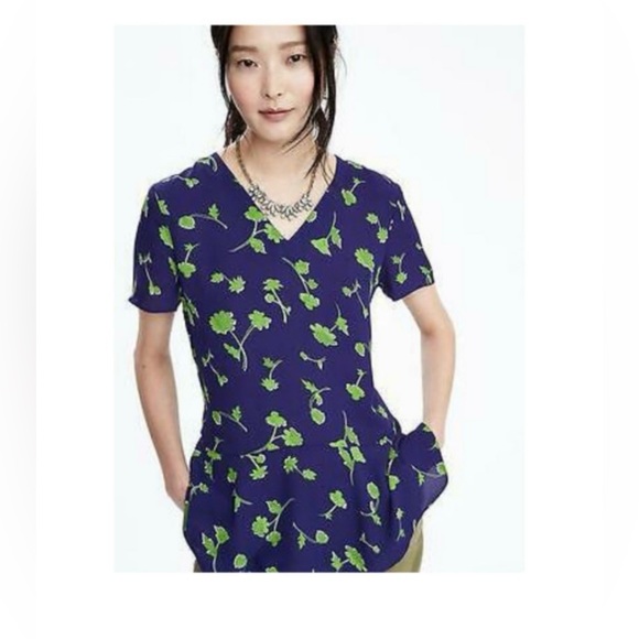 Banana Republic Tops - Banana Republic Clover Print Blouse Size XS